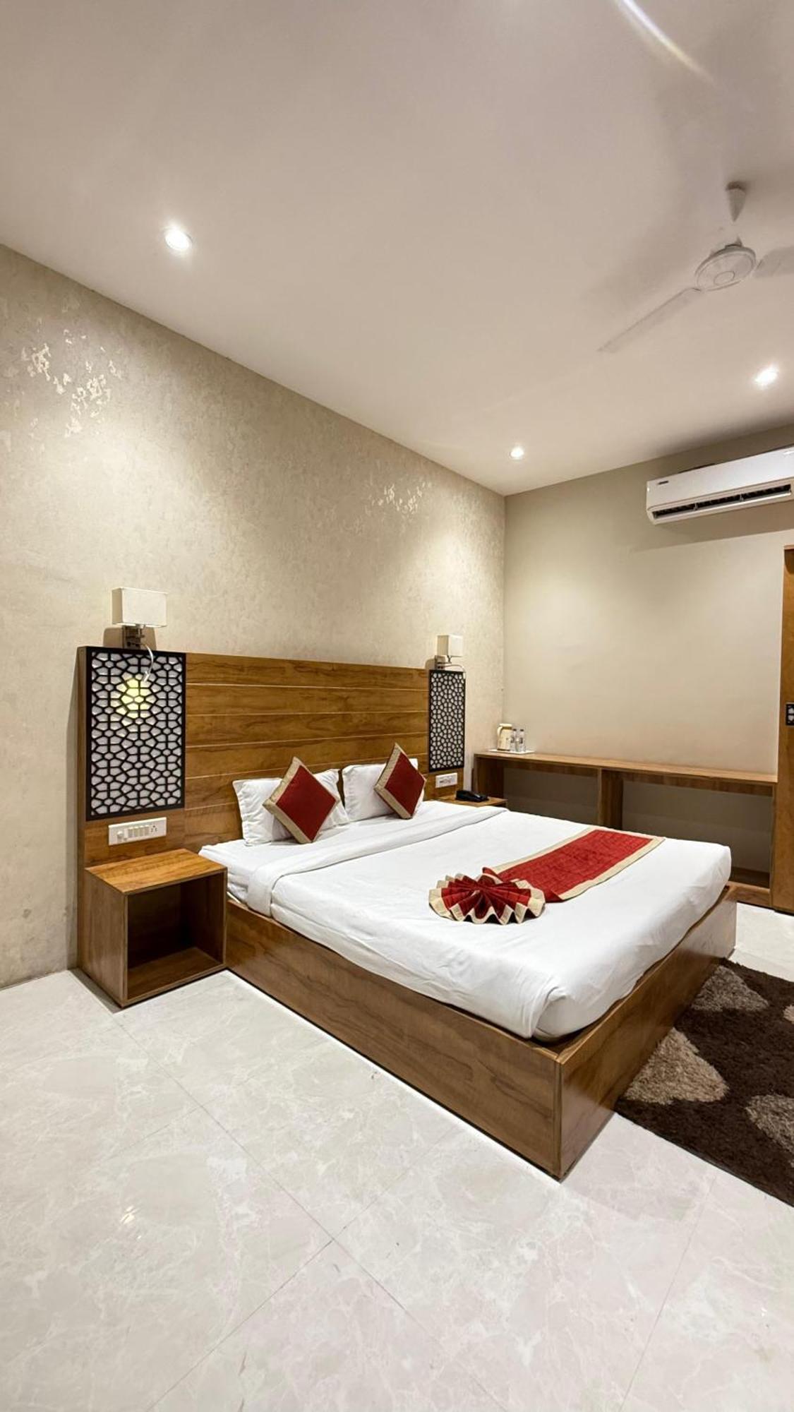 Hotel Emperor Paradise บิลาสปูร์ ภายนอก รูปภาพ