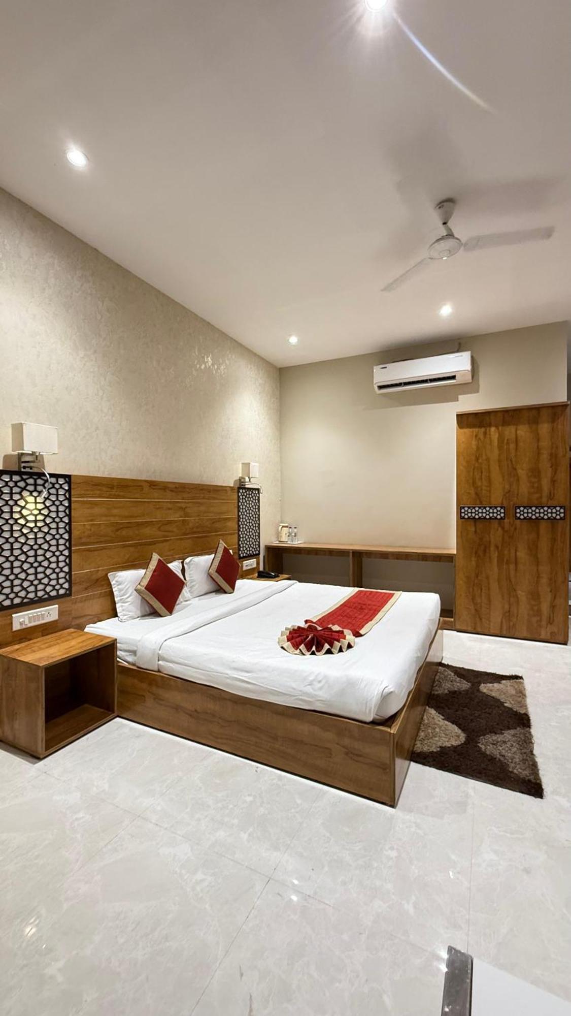 Hotel Emperor Paradise บิลาสปูร์ ภายนอก รูปภาพ