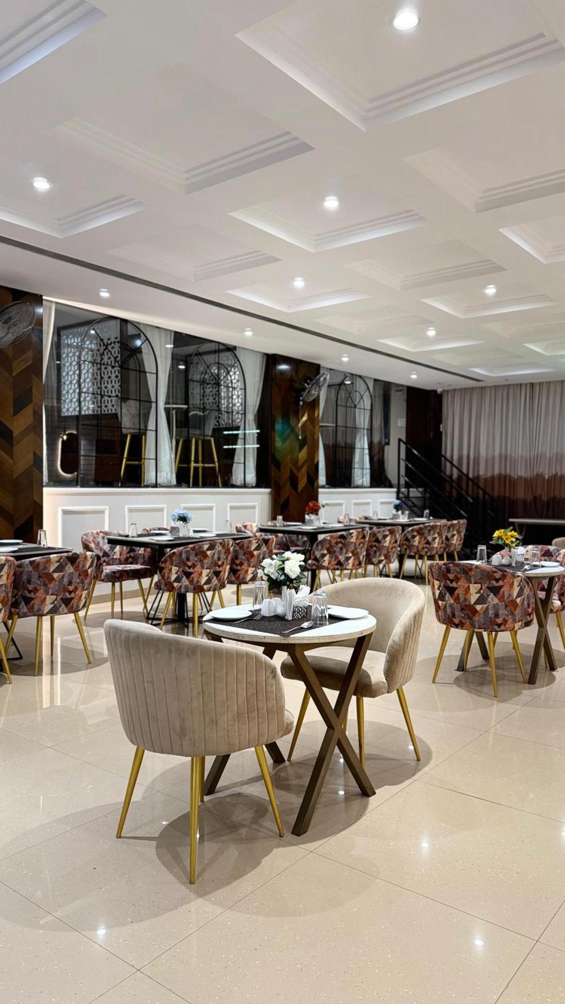 Hotel Emperor Paradise บิลาสปูร์ ภายนอก รูปภาพ
