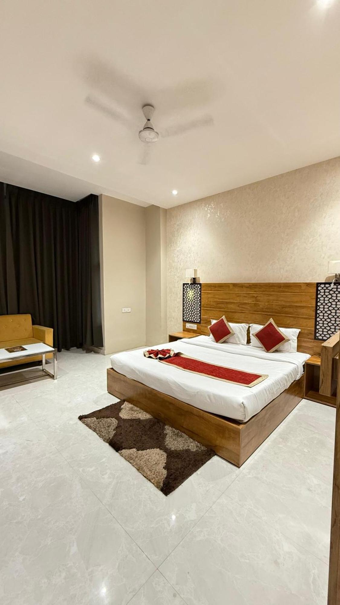 Hotel Emperor Paradise บิลาสปูร์ ภายนอก รูปภาพ
