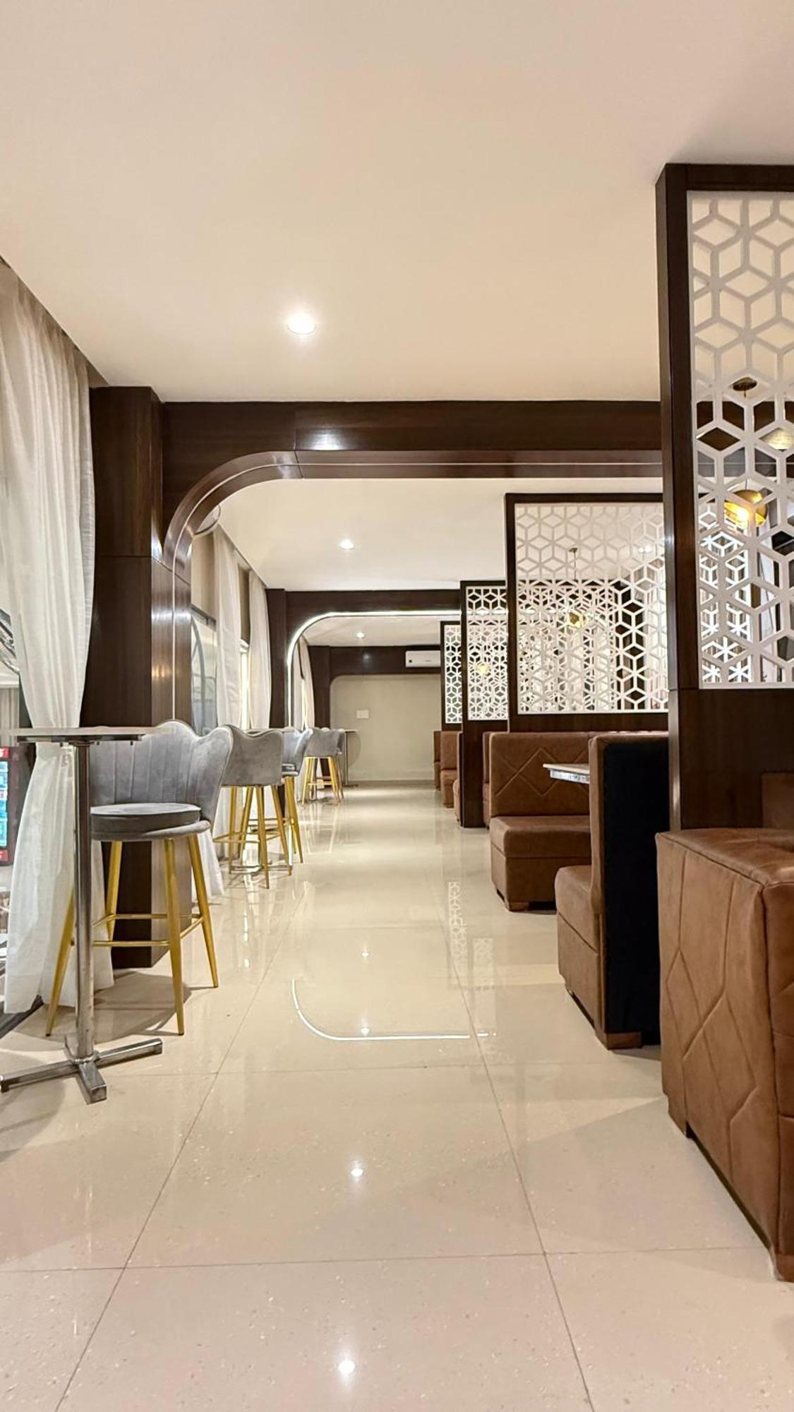 Hotel Emperor Paradise บิลาสปูร์ ภายนอก รูปภาพ